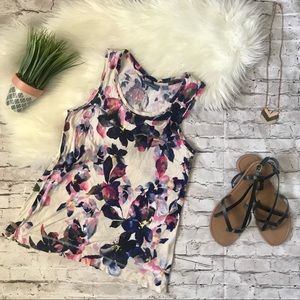 🛍Simply Vera Vera Wang floral blouse🛍